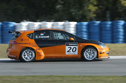 Carnavalskraker Tom Coronel na winst in FIA WTCC Independent Trophy
